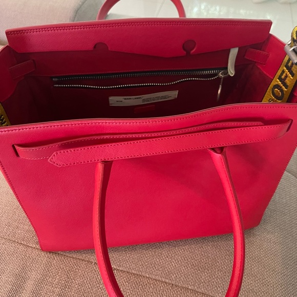 Red crosshatch leather Off-White tote with pouch - Picture 5 of 16